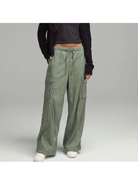 NWT Lululemon • Lightweight Adjustable Mid-Rise Cargo Pant Grey Eucalyptus